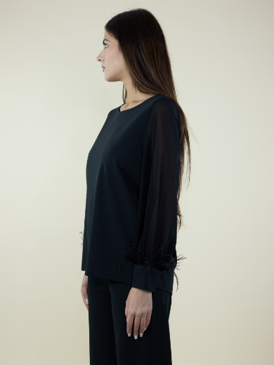 Immagine di BLUSA CON PIUME SULLA MANICA IN SCUBA