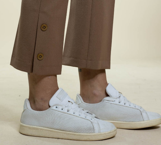 Immagine di PANTALONE CORTO SLIM CON BOTTONCINI