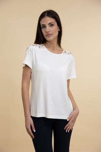 Immagine di T-shirt m/l con pizzo macrame' spalle