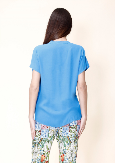 Immagine di Blusa crepe con collo coreano e bottoni