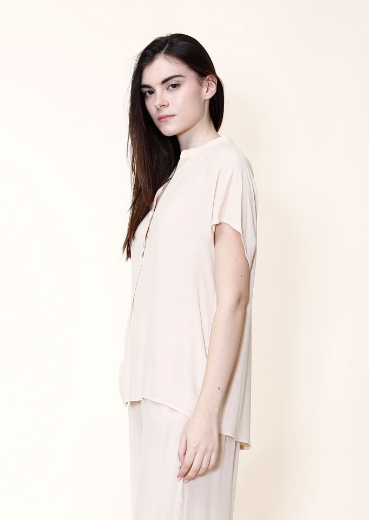 Immagine di Blusa crepe con collo coreano e bottoni