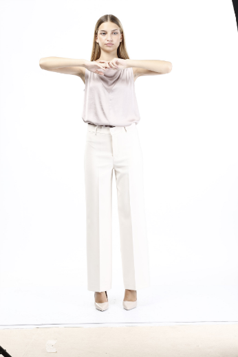 Immagine di Pantalone largo con carre' dietro