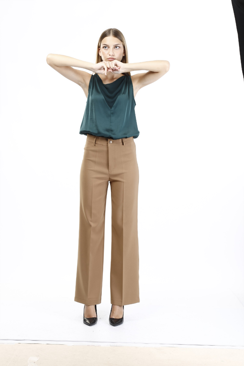 Immagine di Pantalone largo con carre' dietro