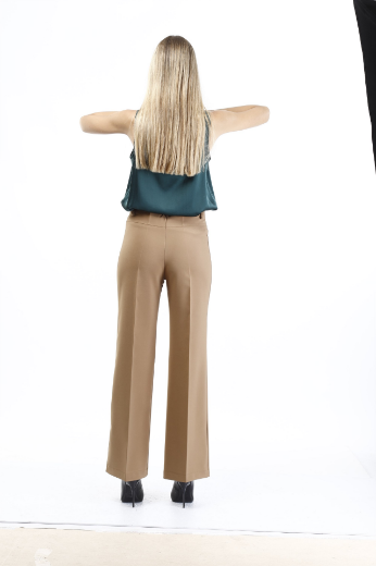 Immagine di Pantalone largo con carre' dietro