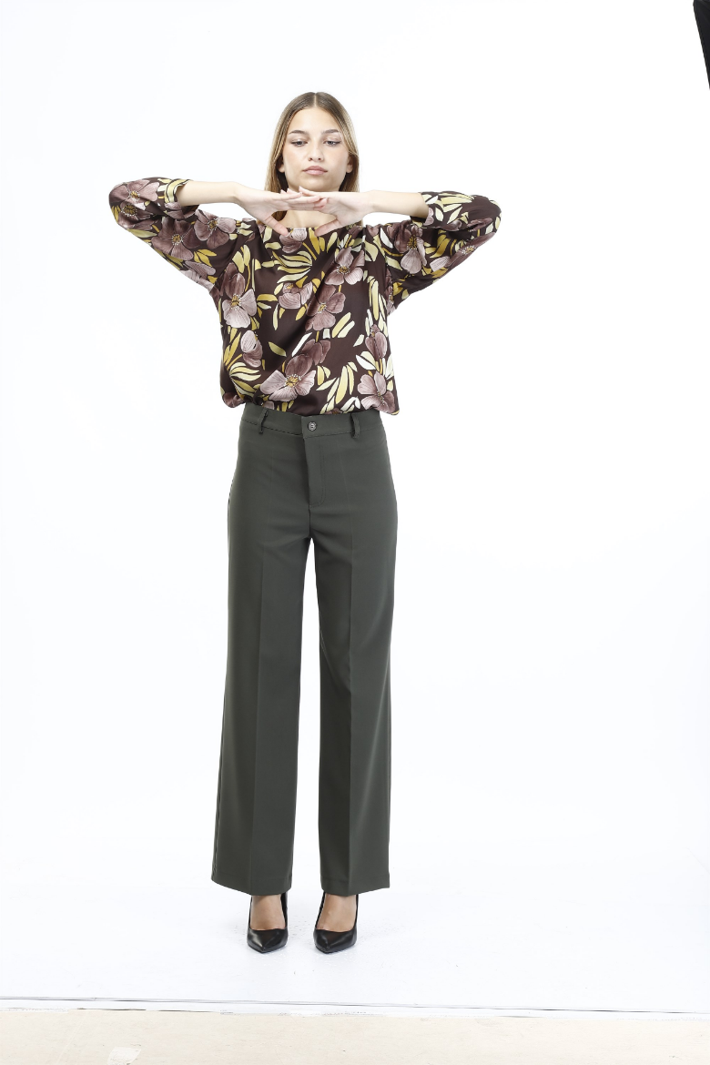 Immagine di Pantalone largo con carre' dietro