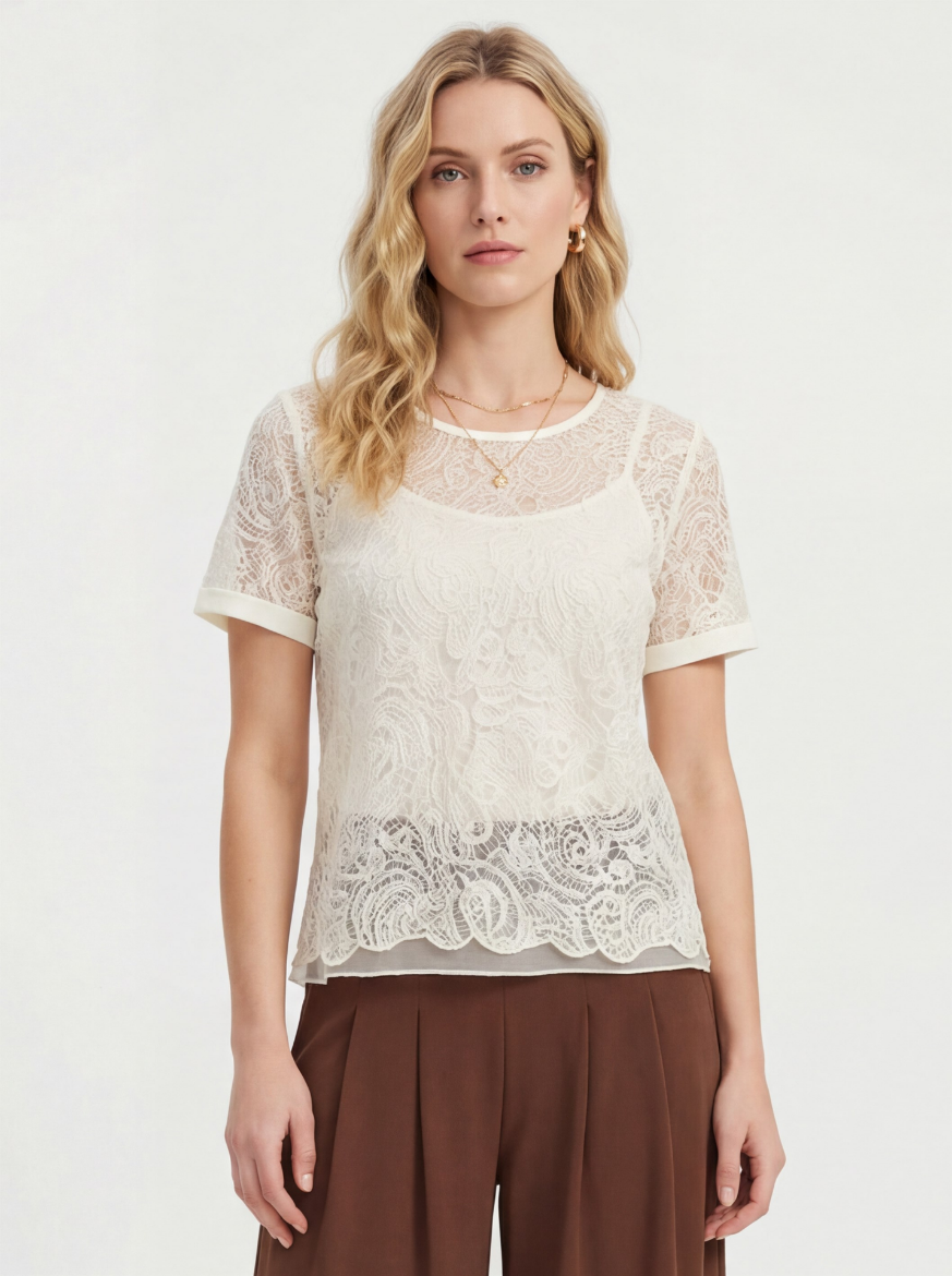 Immagine di Blusa in pizzo manica corta