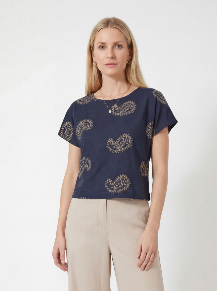 Immagine di Blusa girocollo con ricami caschemir