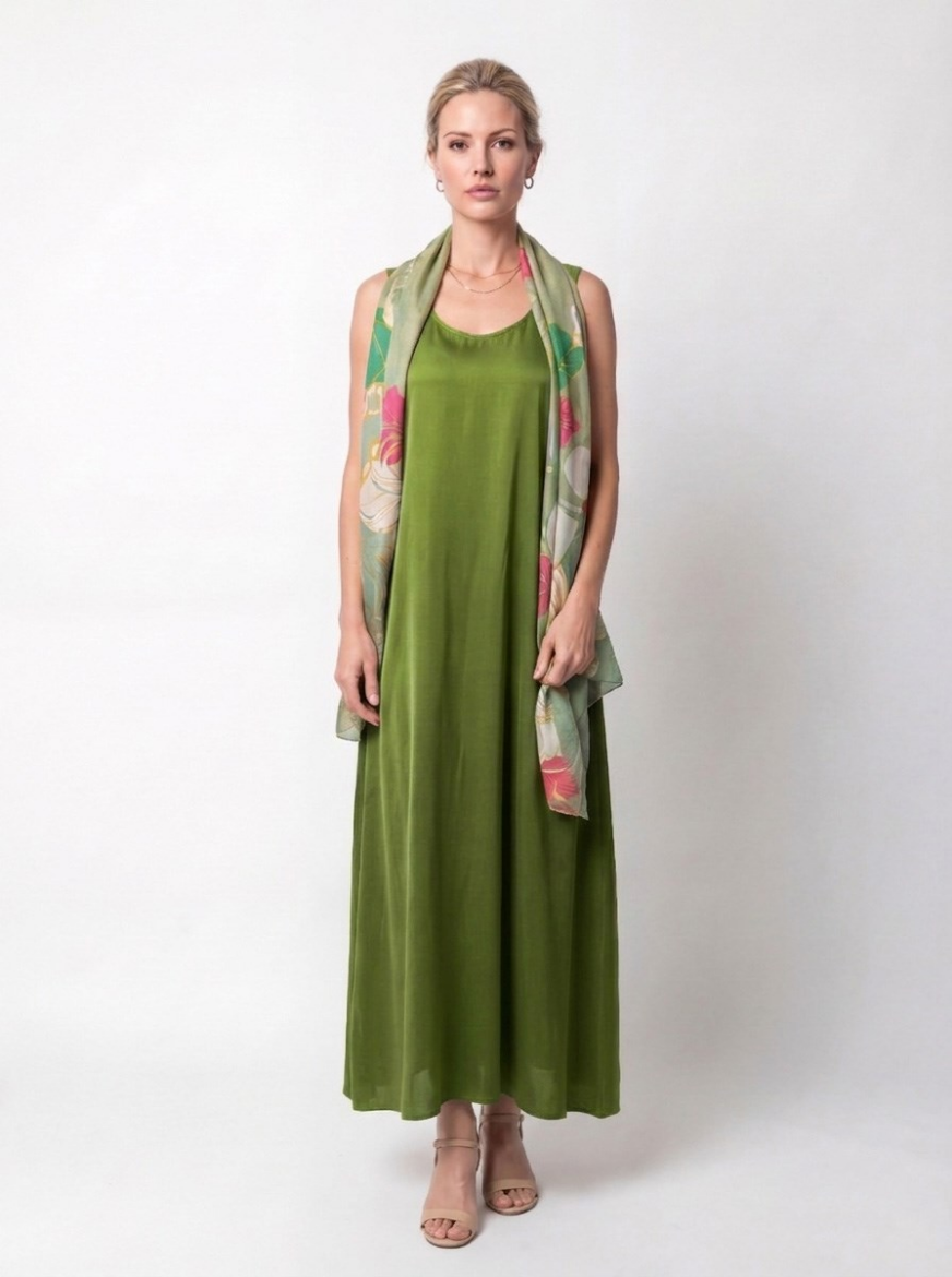 Immagine di Abito lungo smanicato scollo madonna