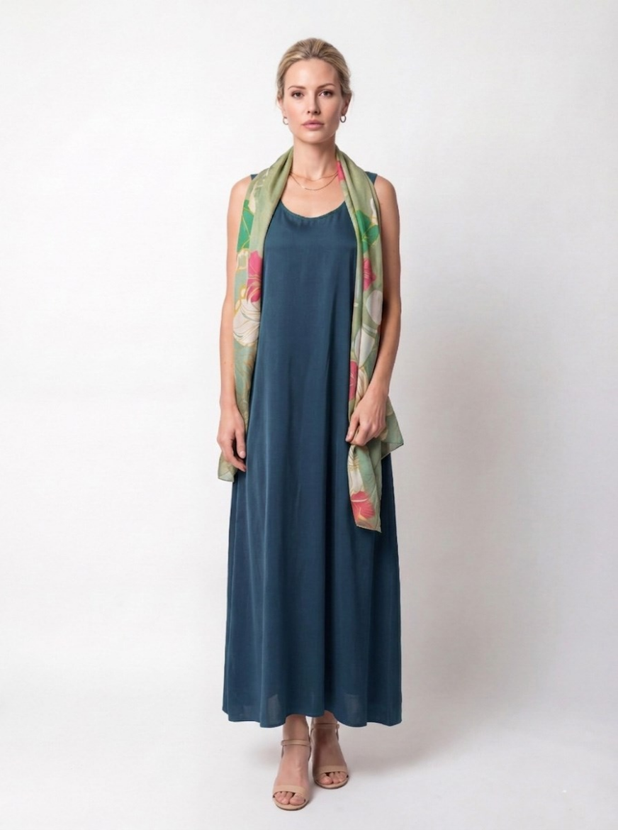 Immagine di Abito lungo smanicato scollo madonna