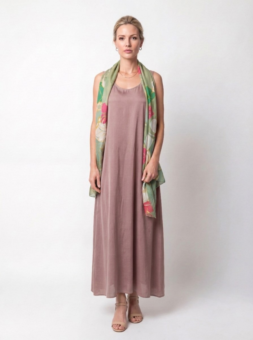 Immagine di Abito lungo smanicato scollo madonna