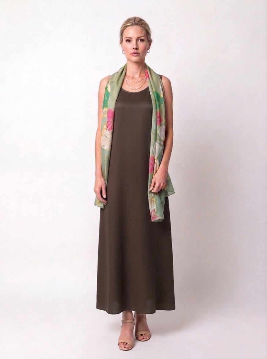 Immagine di Abito lungo smanicato scollo madonna