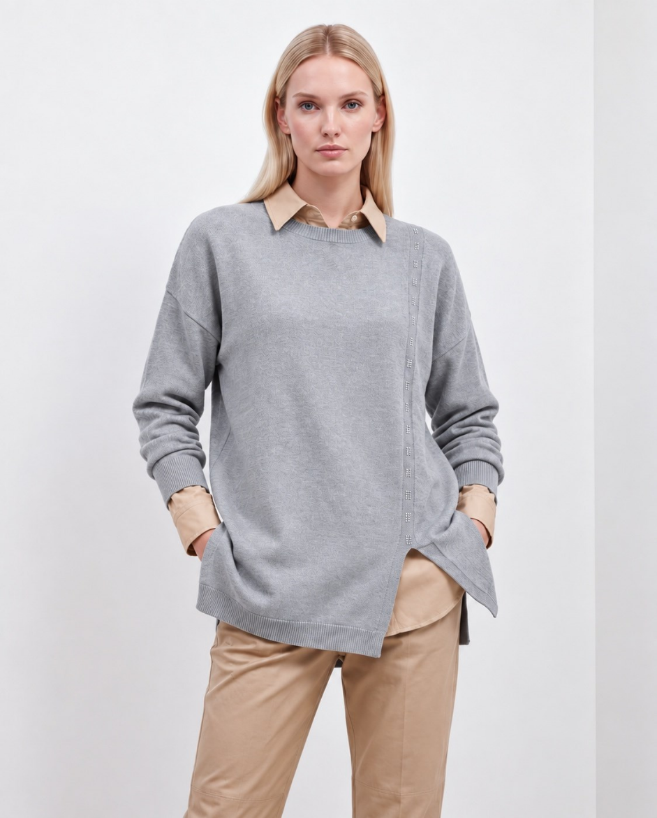 Immagine di Maglia girocollo over con spacco borchie